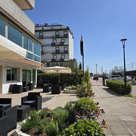 Hotel Helios Beach Milano Marittima Exterior foto